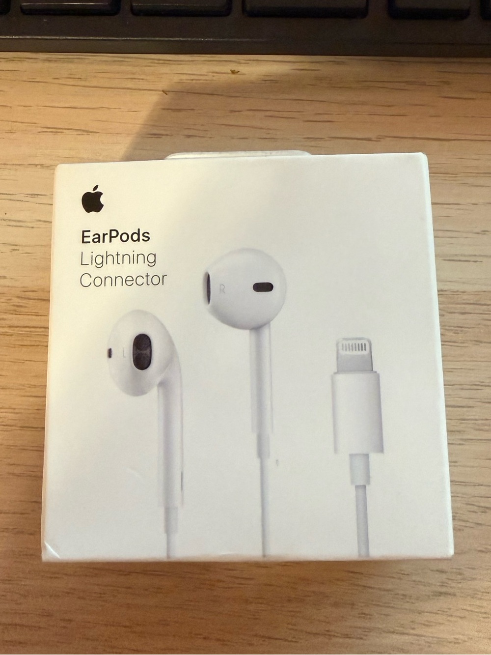 Apple White EarPods with Lightning Connector - Wired Headset